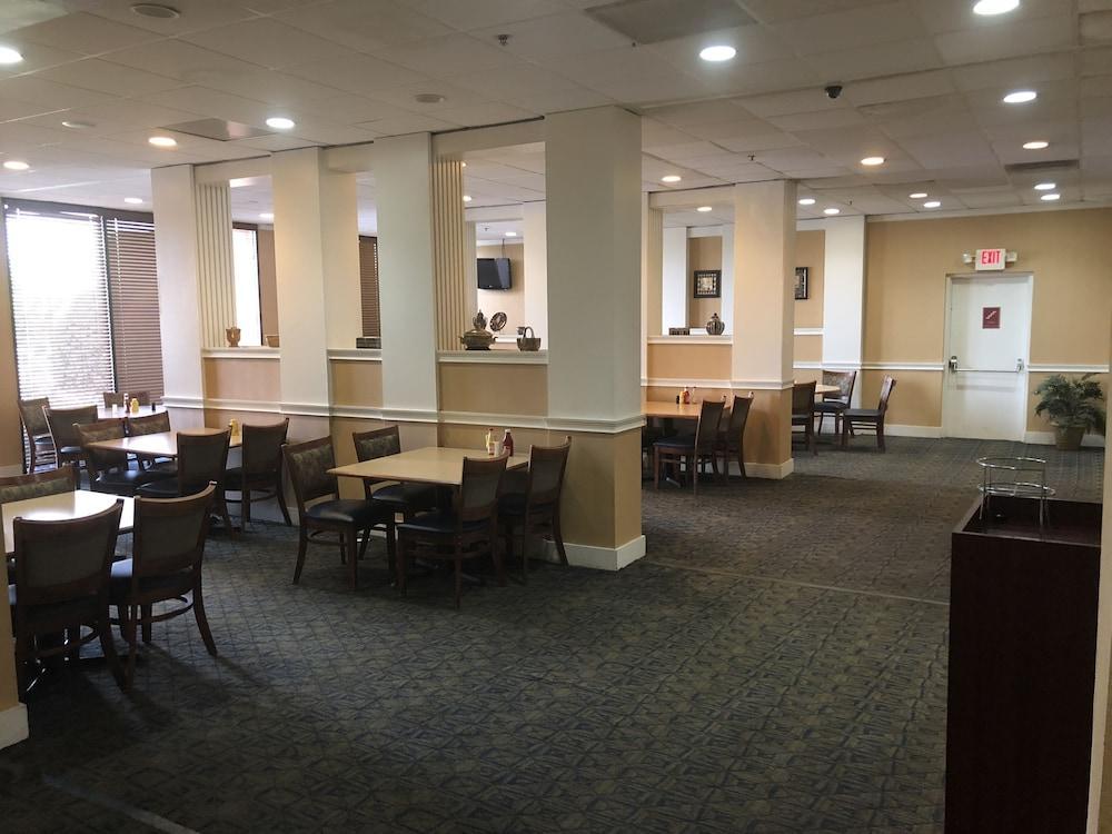Wyndham Garden Atlanta Airport
