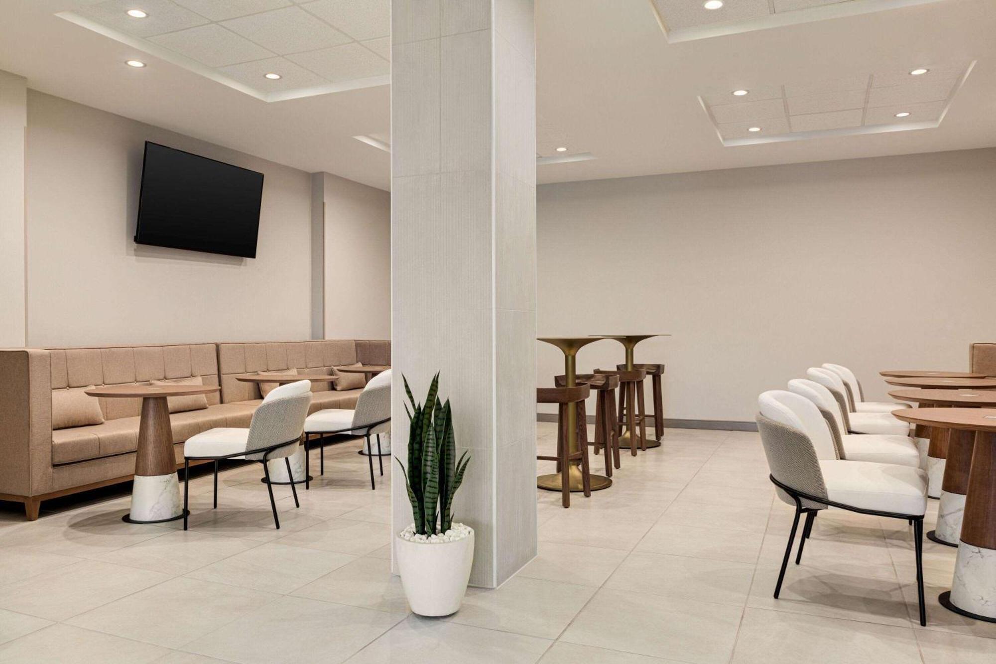 Wyndham Garden Atlanta Airport Hotel